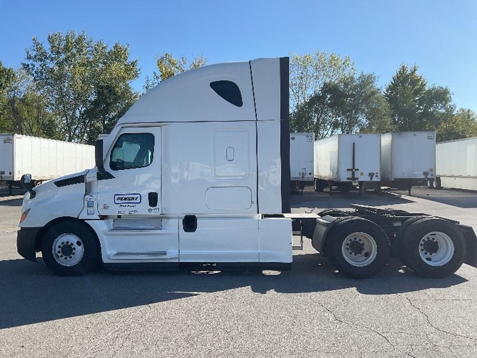 Sleeper Tractor-Heavy Duty Tractors-Freightliner-2021-T12664ST-Fort Wayne-IN-518,556\n\t\tmiles-$ 61,500 - Image 4