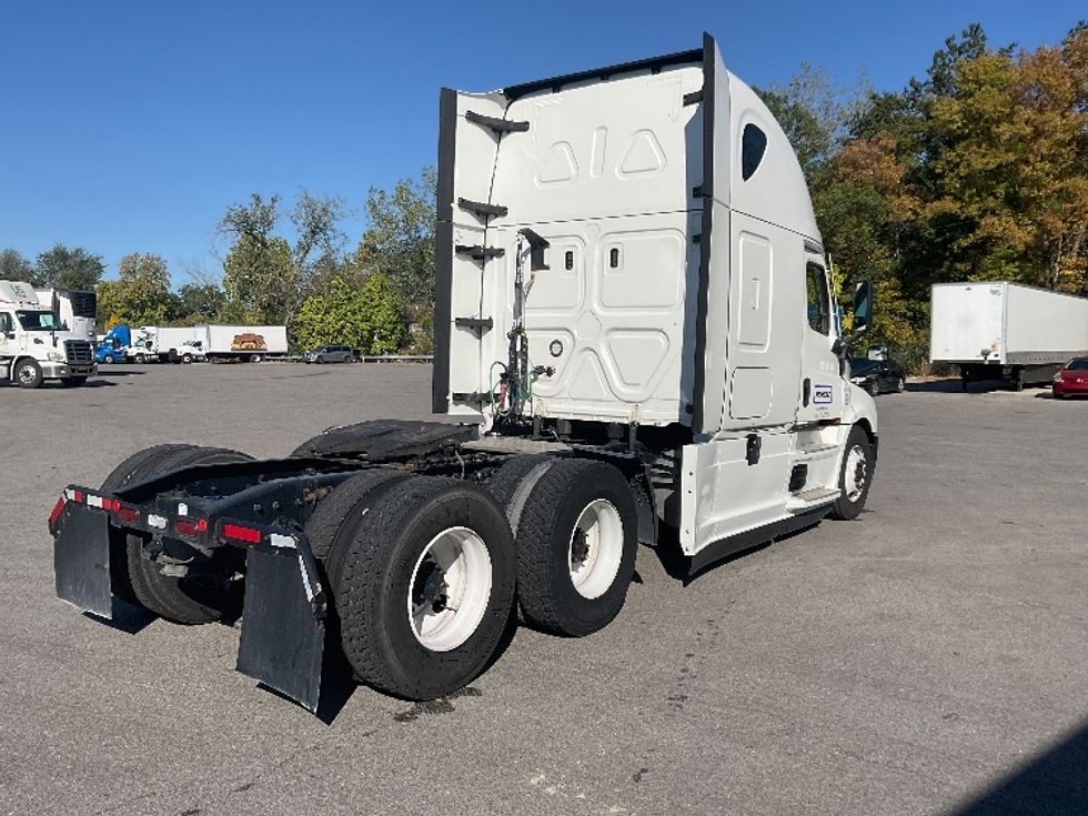 Sleeper Tractor-Heavy Duty Tractors-Freightliner-2021-T12664ST-Fort Wayne-IN-518,556\n\t\tmiles-$ 61,500 - Image 7