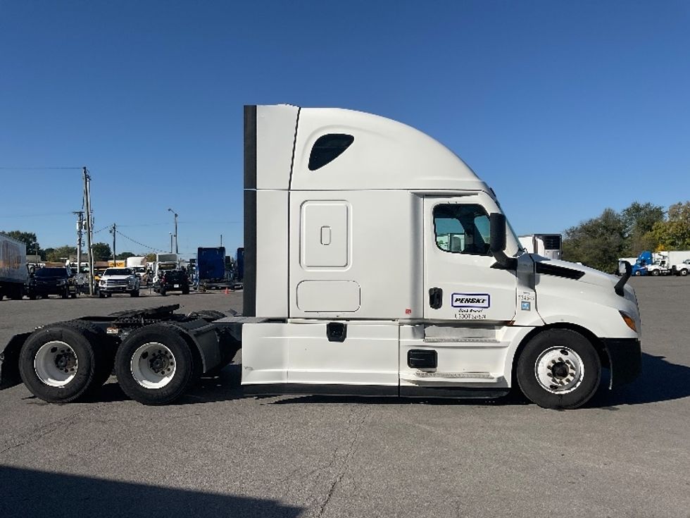 Sleeper Tractor-Heavy Duty Tractors-Freightliner-2021-T12664ST-Fort Wayne-IN-518,556\n\t\tmiles-$ 61,500 - Image 8