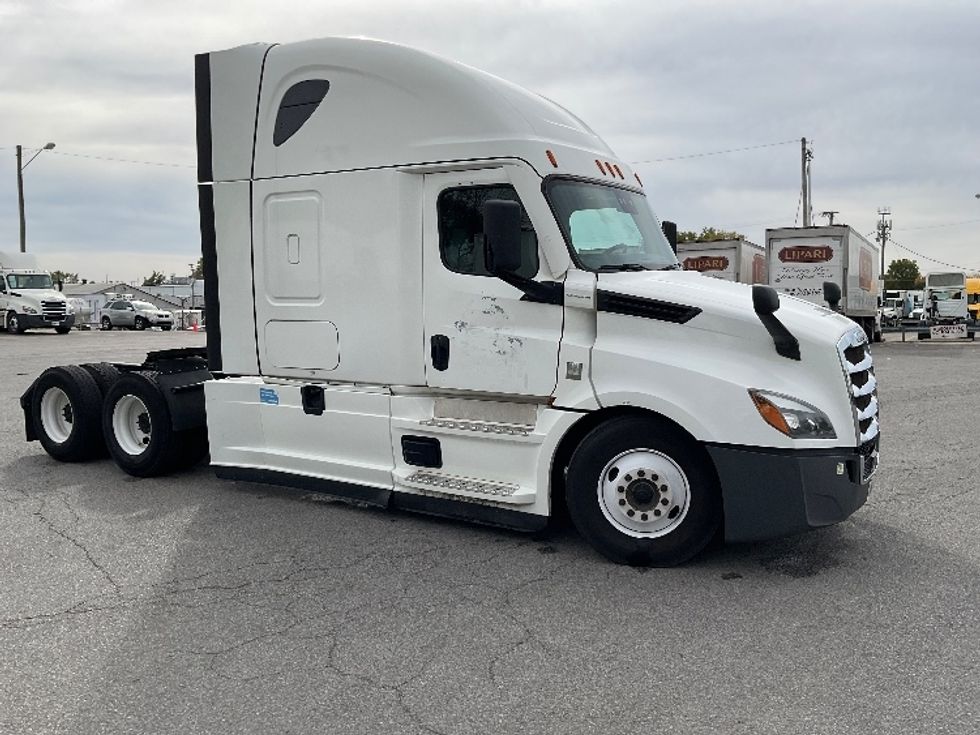Sleeper Tractor-Heavy Duty Tractors-Freightliner-2021-T12664ST-Fort Wayne-IN-521,737\n\t\tmiles-$ 61,000 - Image 1