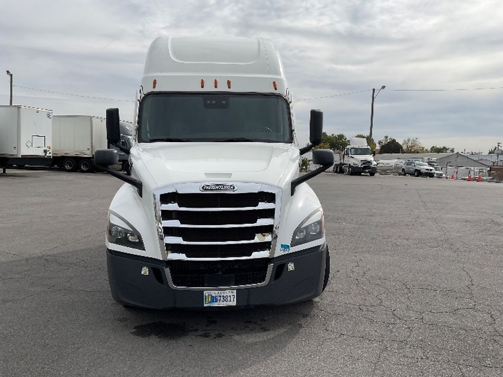 Sleeper Tractor-Heavy Duty Tractors-Freightliner-2021-T12664ST-Fort Wayne-IN-521,737\n\t\tmiles-$ 61,000 - Image 2