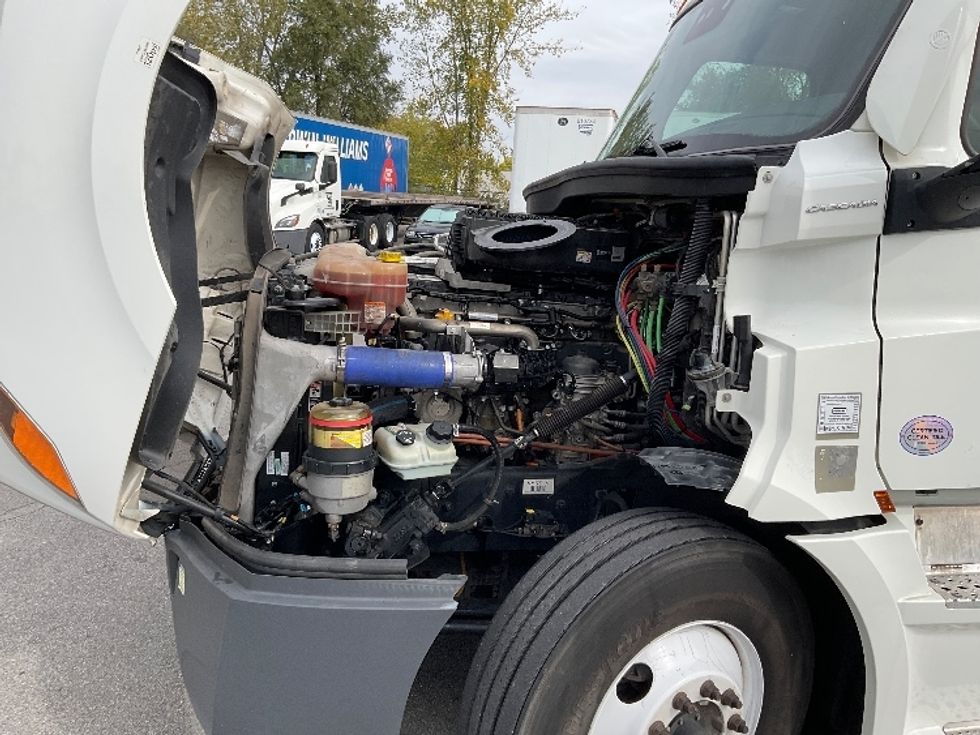 Sleeper Tractor-Heavy Duty Tractors-Freightliner-2021-T12664ST-Fort Wayne-IN-521,737\n\t\tmiles-$ 61,000 - Image 21