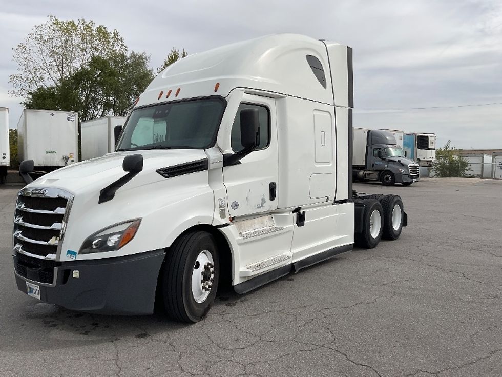 Sleeper Tractor-Heavy Duty Tractors-Freightliner-2021-T12664ST-Fort Wayne-IN-521,737\n\t\tmiles-$ 61,000 - Image 3