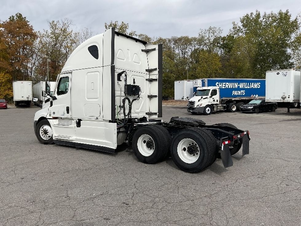 Sleeper Tractor-Heavy Duty Tractors-Freightliner-2021-T12664ST-Fort Wayne-IN-521,737\n\t\tmiles-$ 61,000 - Image 5
