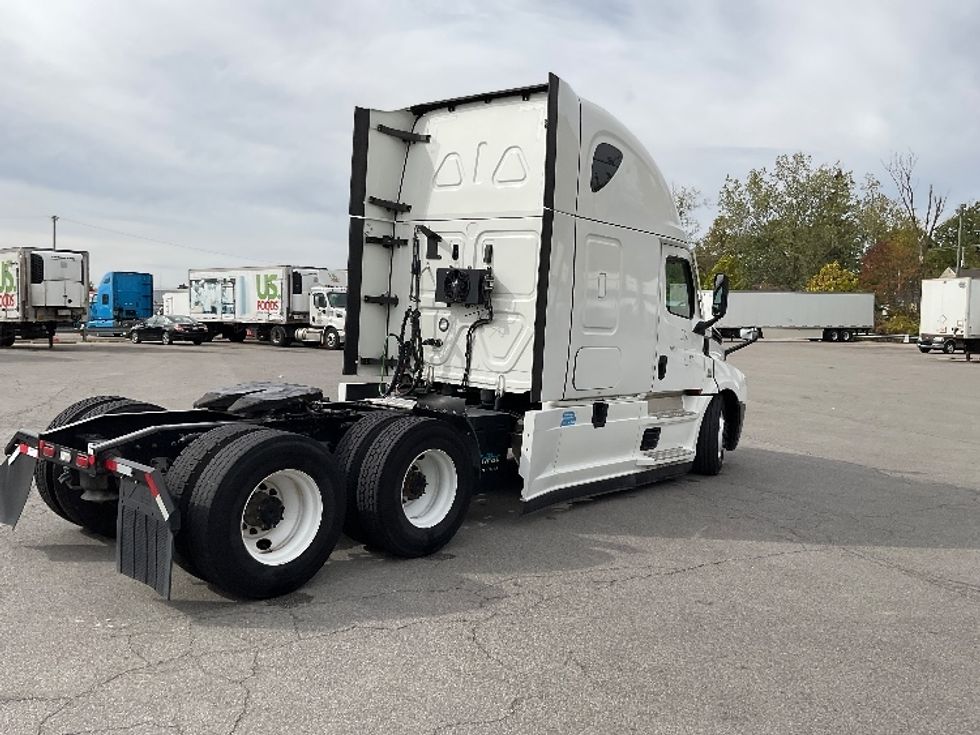 Sleeper Tractor-Heavy Duty Tractors-Freightliner-2021-T12664ST-Fort Wayne-IN-521,737\n\t\tmiles-$ 61,000 - Image 7
