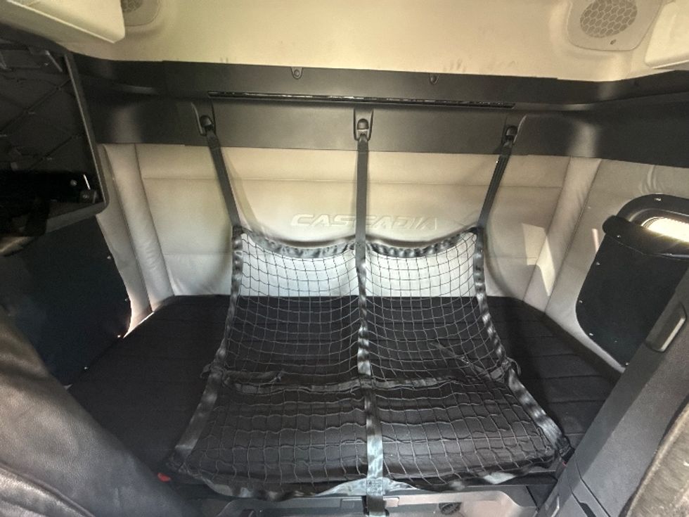 Sleeper Tractor-Heavy Duty Tractors-Freightliner-2021-T12664ST-Fort Worth-TX-505,768\n\t\tmiles-$ 68,500 - Image 16