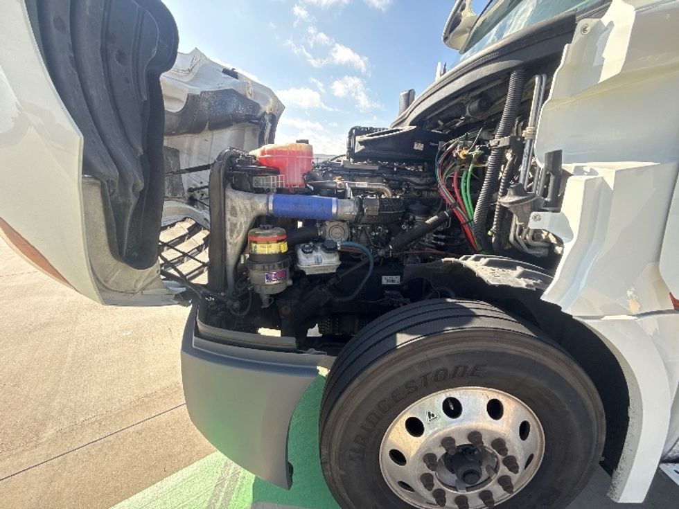 Sleeper Tractor-Heavy Duty Tractors-Freightliner-2021-T12664ST-Fort Worth-TX-505,768\n\t\tmiles-$ 68,500 - Image 21
