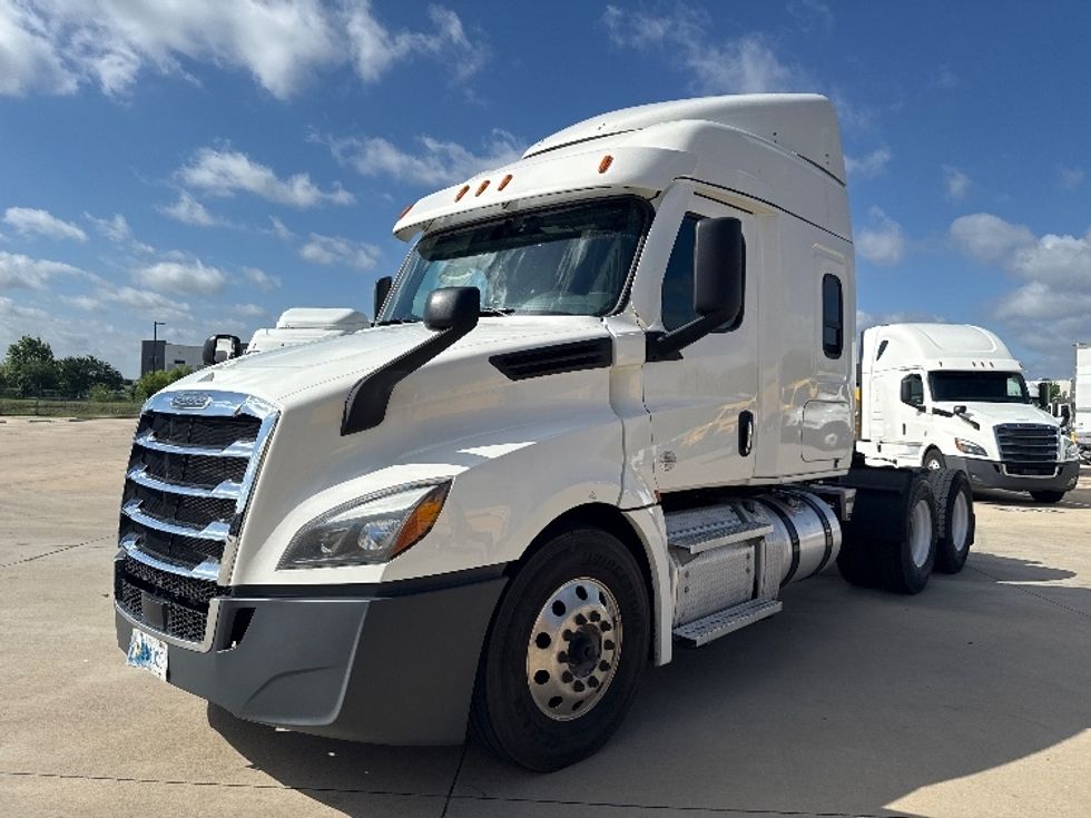 Sleeper Tractor-Heavy Duty Tractors-Freightliner-2021-T12664ST-Fort Worth-TX-505,768\n\t\tmiles-$ 68,500 - Image 3