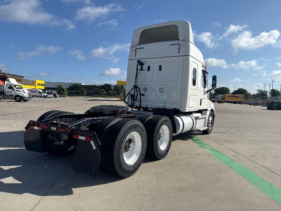 Sleeper Tractor-Heavy Duty Tractors-Freightliner-2021-T12664ST-Fort Worth-TX-505,768\n\t\tmiles-$ 68,500 - Image 7