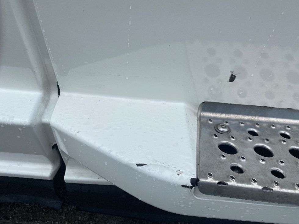 Sleeper Tractor-Heavy Duty Tractors-Freightliner-2021-T12664ST-Fort Worth-TX-610,000\n\t\tmiles-$ 66,000 - Image 24