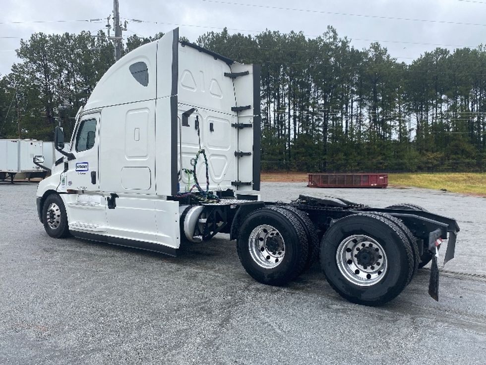 Sleeper Tractor-Heavy Duty Tractors-Freightliner-2021-T12664ST-Fort Worth-TX-610,000\n\t\tmiles-$ 66,000 - Image 5