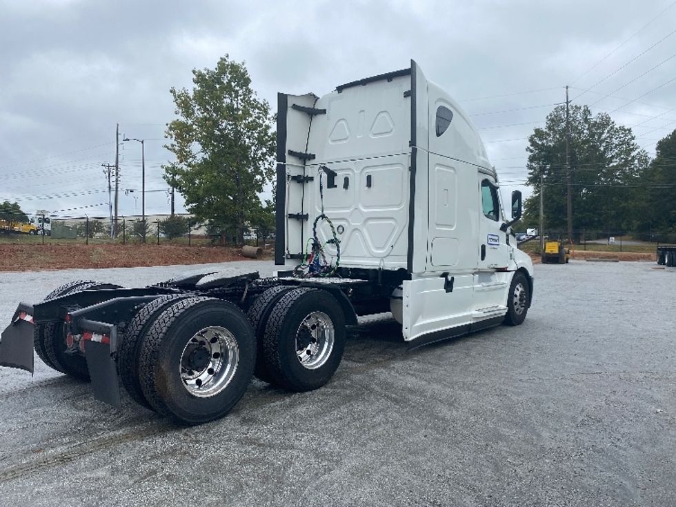 Sleeper Tractor-Heavy Duty Tractors-Freightliner-2021-T12664ST-Fort Worth-TX-610,000\n\t\tmiles-$ 66,000 - Image 7