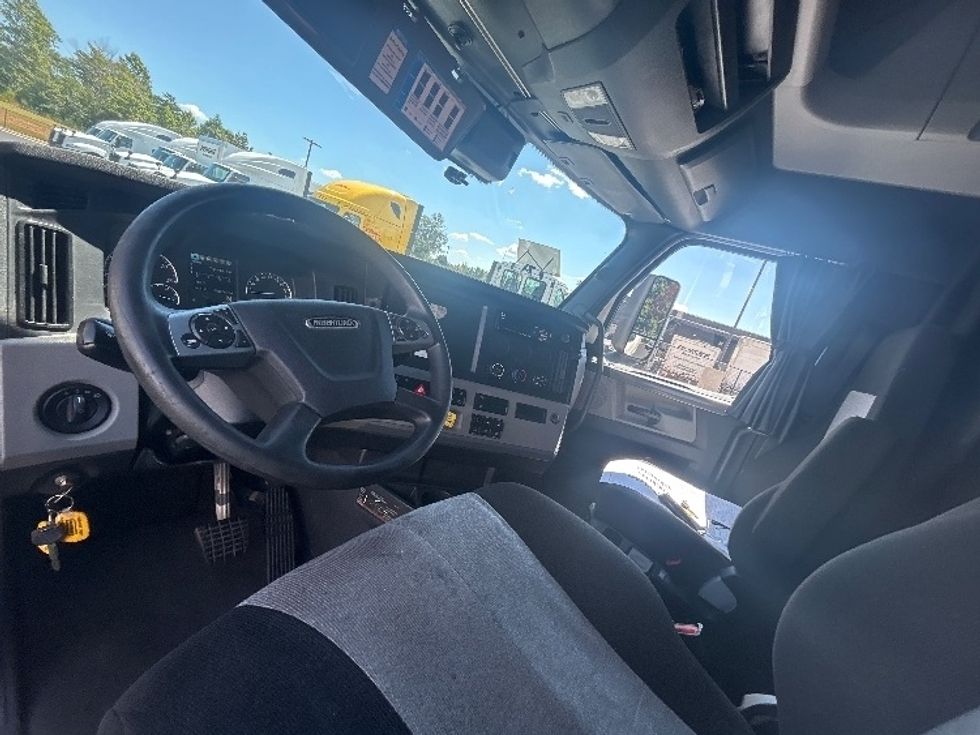 Sleeper Tractor-Heavy Duty Tractors-Freightliner-2021-T12664ST-Fredericksburg-VA-559,018\n\t\tmiles-$ 57,000 - Image 10