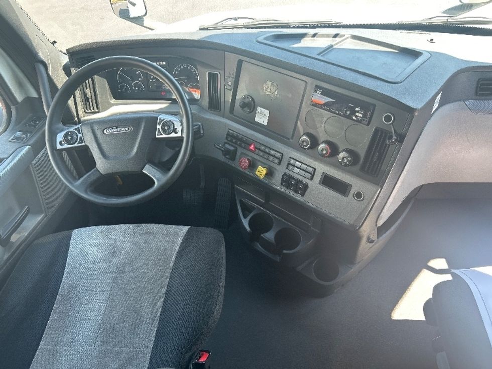Sleeper Tractor-Heavy Duty Tractors-Freightliner-2021-T12664ST-Fredericksburg-VA-559,018\n\t\tmiles-$ 57,000 - Image 12