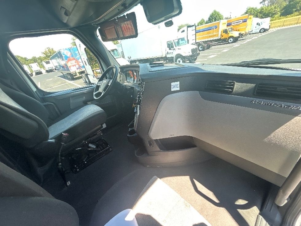 Sleeper Tractor-Heavy Duty Tractors-Freightliner-2021-T12664ST-Fredericksburg-VA-559,018\n\t\tmiles-$ 57,000 - Image 15