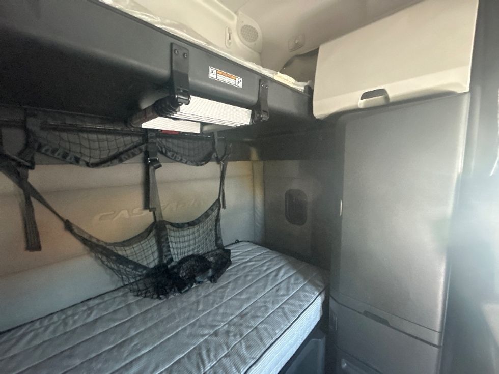 Sleeper Tractor-Heavy Duty Tractors-Freightliner-2021-T12664ST-Fredericksburg-VA-559,018\n\t\tmiles-$ 57,000 - Image 18