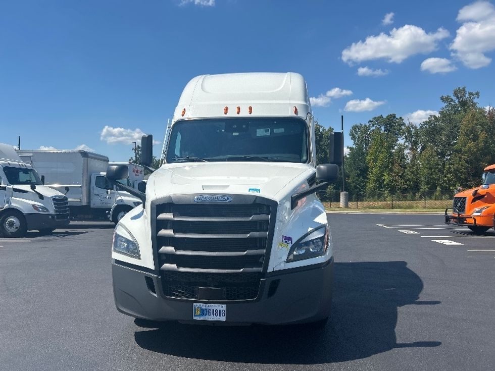 Sleeper Tractor-Heavy Duty Tractors-Freightliner-2021-T12664ST-Fredericksburg-VA-559,018\n\t\tmiles-$ 57,000 - Image 2