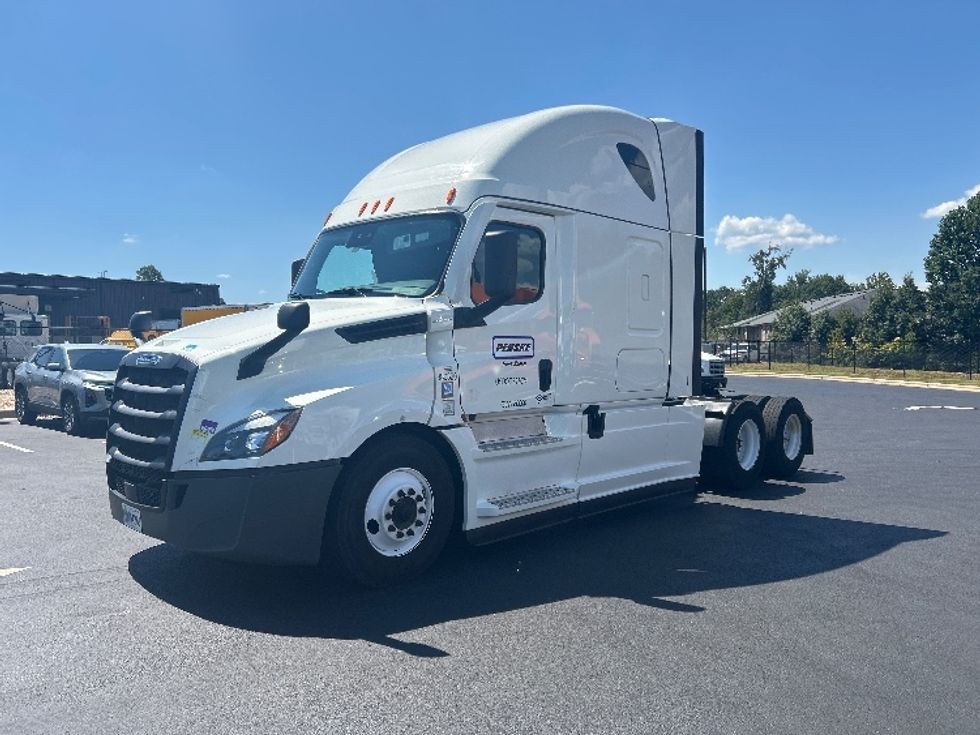 Sleeper Tractor-Heavy Duty Tractors-Freightliner-2021-T12664ST-Fredericksburg-VA-559,018\n\t\tmiles-$ 57,000 - Image 3