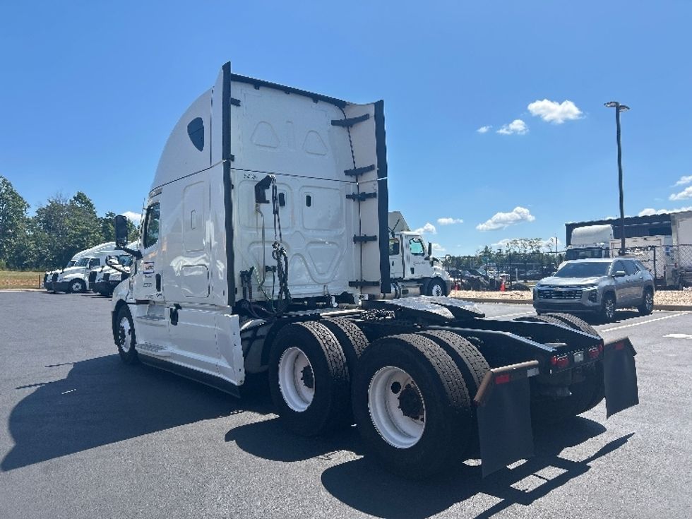 Sleeper Tractor-Heavy Duty Tractors-Freightliner-2021-T12664ST-Fredericksburg-VA-559,018\n\t\tmiles-$ 57,000 - Image 5