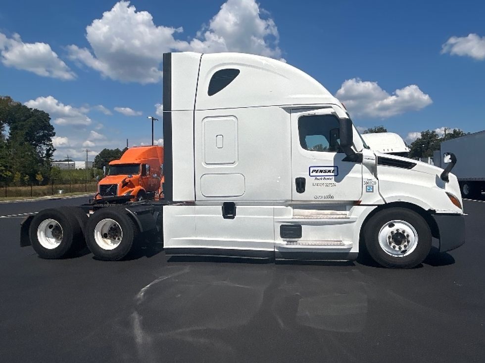Sleeper Tractor-Heavy Duty Tractors-Freightliner-2021-T12664ST-Fredericksburg-VA-559,018\n\t\tmiles-$ 57,000 - Image 8