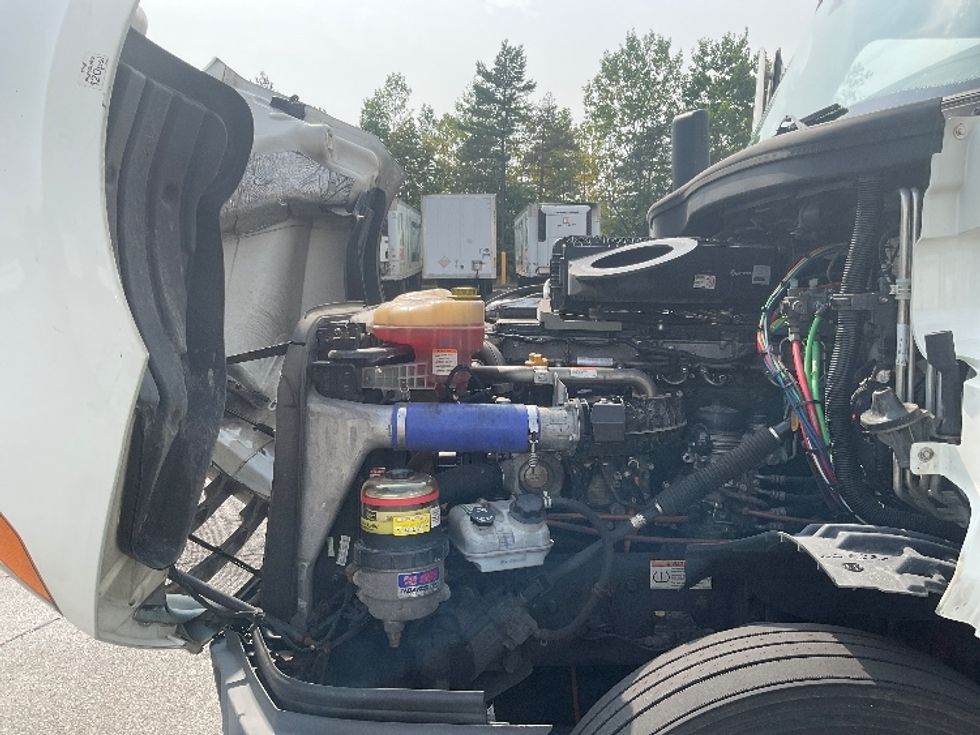 Sleeper Tractor-Heavy Duty Tractors-Freightliner-2021-T12664ST-Fredonia-NY-366,959\n\t\tmiles-$ 75,250 - Image 21