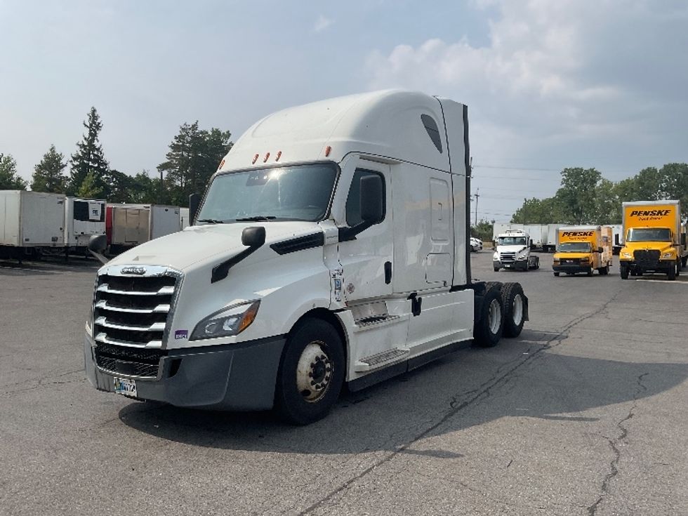 Sleeper Tractor-Heavy Duty Tractors-Freightliner-2021-T12664ST-Fredonia-NY-366,959\n\t\tmiles-$ 75,250 - Image 3