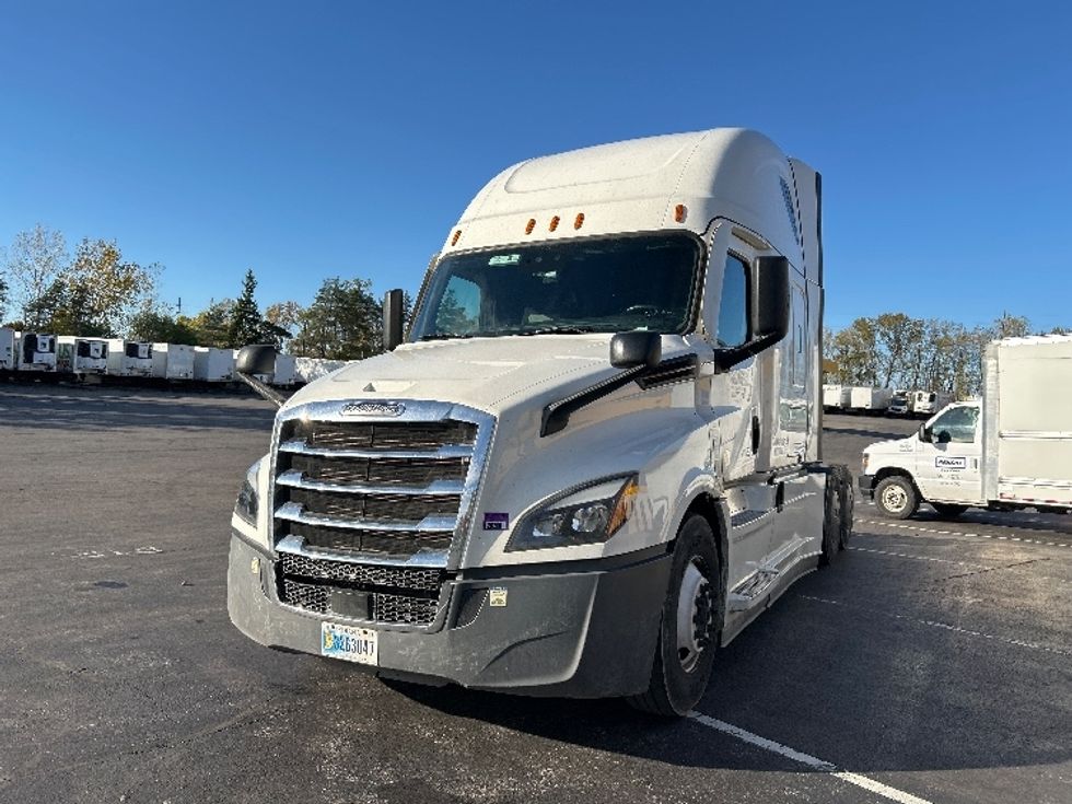 Sleeper Tractor-Heavy Duty Tractors-Freightliner-2021-T12664ST-Fredonia-NY-399,048\n\t\tmiles-$ 71,750 - Image 3