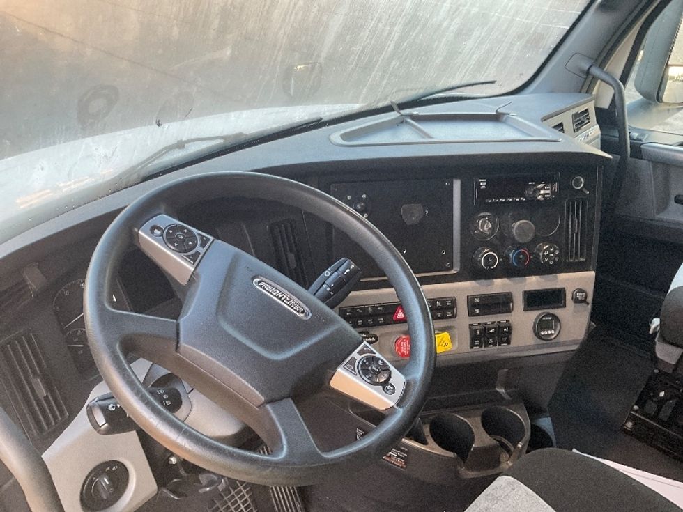 Sleeper Tractor-Heavy Duty Tractors-Freightliner-2021-T12664ST-Fredonia-NY-424,795\n\t\tmiles-$ 70,750 - Image 10