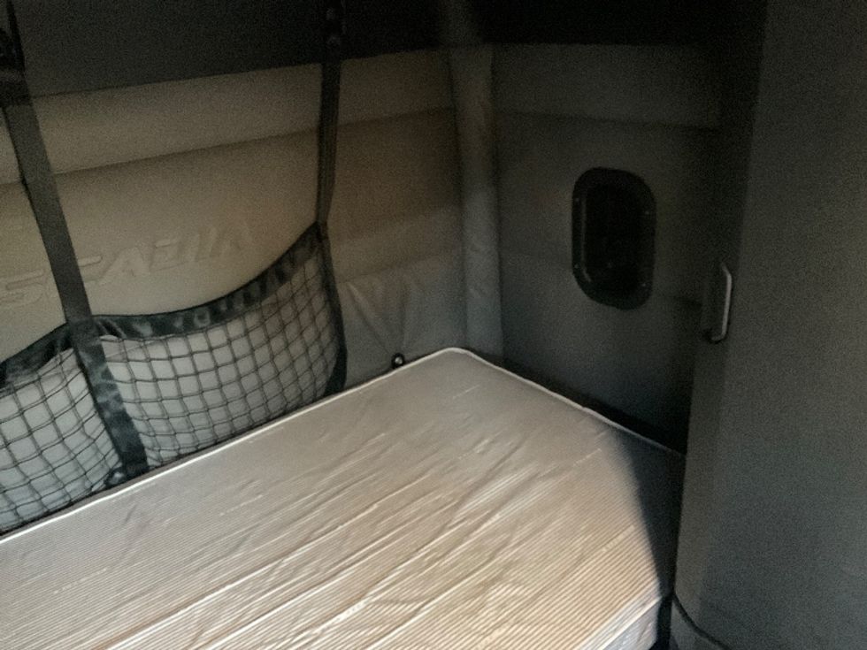 Sleeper Tractor-Heavy Duty Tractors-Freightliner-2021-T12664ST-Fredonia-NY-424,795\n\t\tmiles-$ 70,750 - Image 18