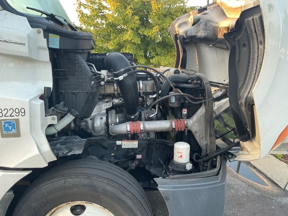 Sleeper Tractor-Heavy Duty Tractors-Freightliner-2021-T12664ST-Fredonia-NY-424,795\n\t\tmiles-$ 70,750 - Image 20