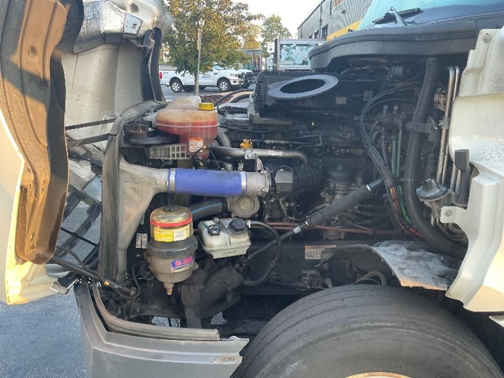 Sleeper Tractor-Heavy Duty Tractors-Freightliner-2021-T12664ST-Fredonia-NY-424,795\n\t\tmiles-$ 70,750 - Image 21