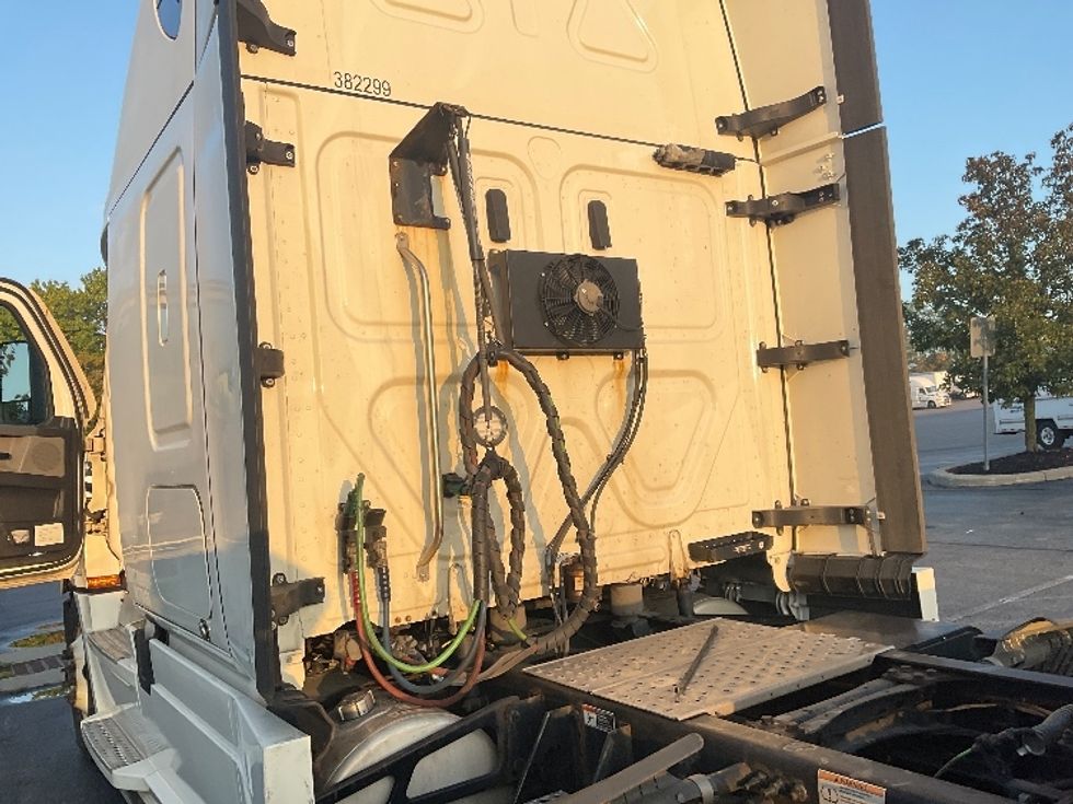 Sleeper Tractor-Heavy Duty Tractors-Freightliner-2021-T12664ST-Fredonia-NY-424,795\n\t\tmiles-$ 70,750 - Image 22