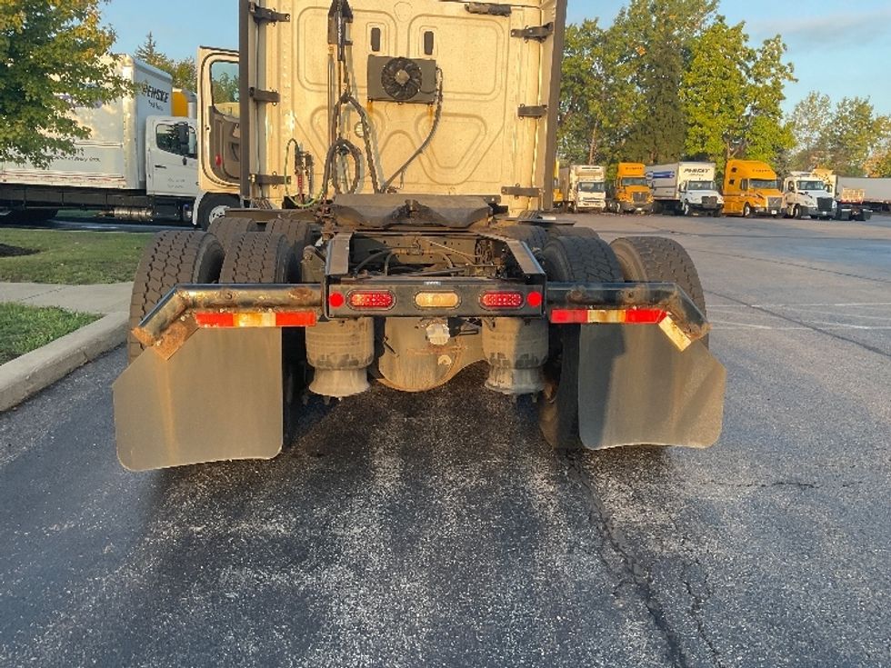 Sleeper Tractor-Heavy Duty Tractors-Freightliner-2021-T12664ST-Fredonia-NY-424,795\n\t\tmiles-$ 70,750 - Image 23