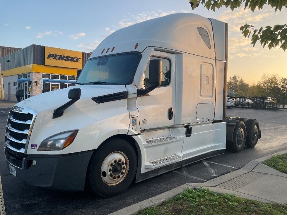 2021 Freightliner Cascadia 126" Sleeper Cab photo 3