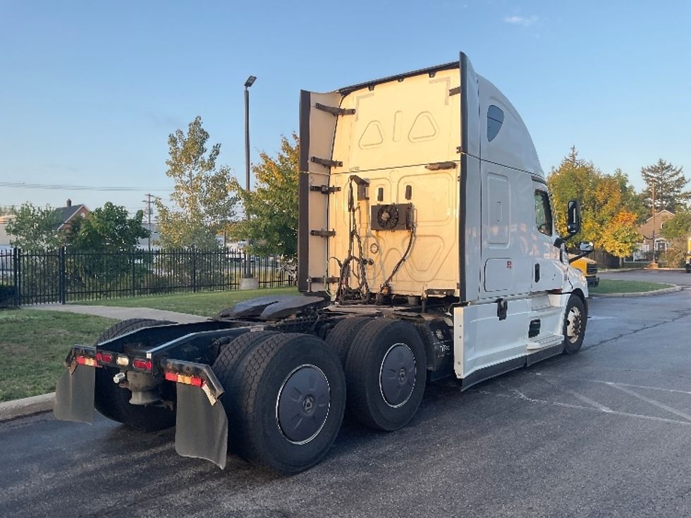 Sleeper Tractor-Heavy Duty Tractors-Freightliner-2021-T12664ST-Fredonia-NY-424,795\n\t\tmiles-$ 70,750 - Image 7