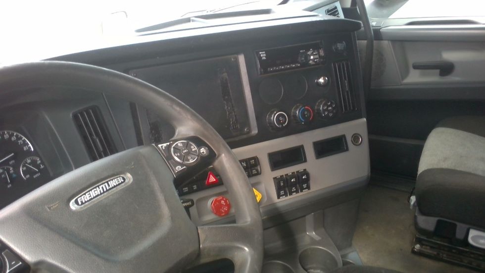 Sleeper Tractor-Heavy Duty Tractors-Freightliner-2021-T12664ST-Gadsden-AL-572,724\n\t\tmiles-$ 69,250 - Image 10