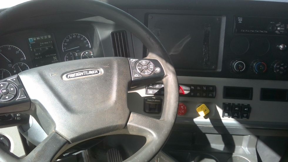 Sleeper Tractor-Heavy Duty Tractors-Freightliner-2021-T12664ST-Gadsden-AL-572,724\n\t\tmiles-$ 69,250 - Image 11
