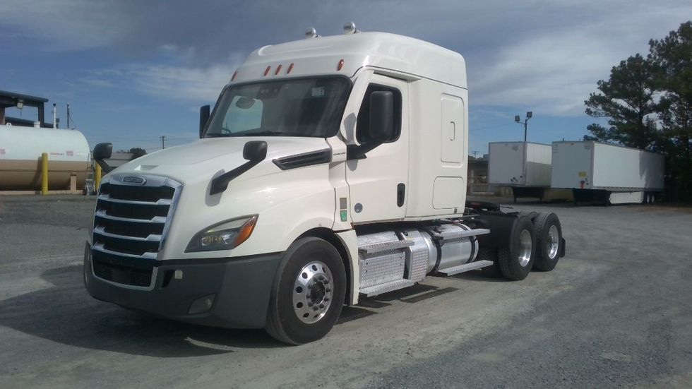Sleeper Tractor-Heavy Duty Tractors-Freightliner-2021-T12664ST-Gadsden-AL-572,724\n\t\tmiles-$ 69,250 - Image 3