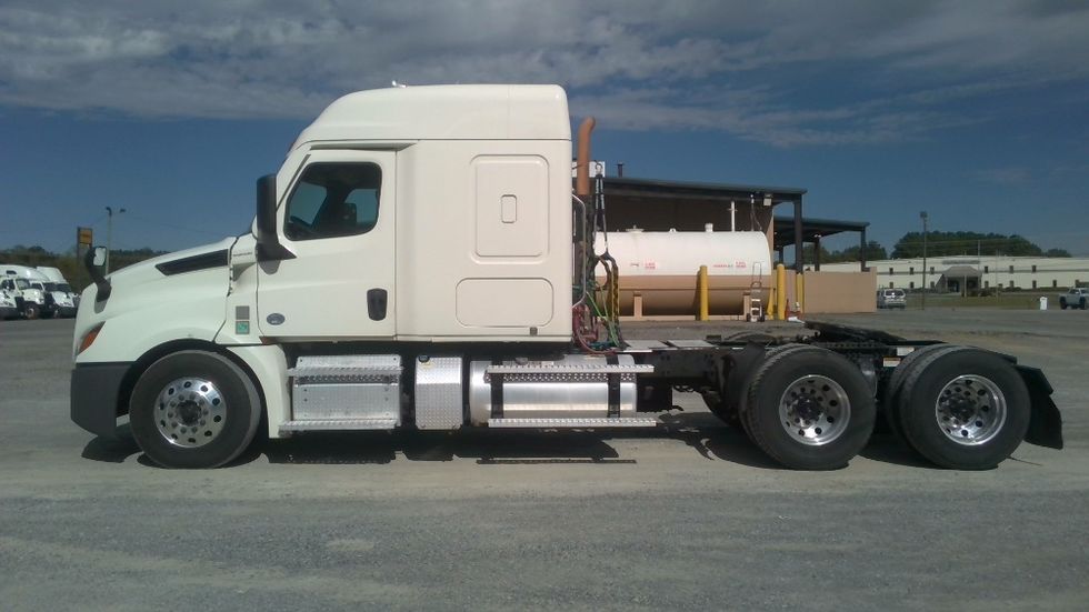 Sleeper Tractor-Heavy Duty Tractors-Freightliner-2021-T12664ST-Gadsden-AL-572,724\n\t\tmiles-$ 69,250 - Image 4