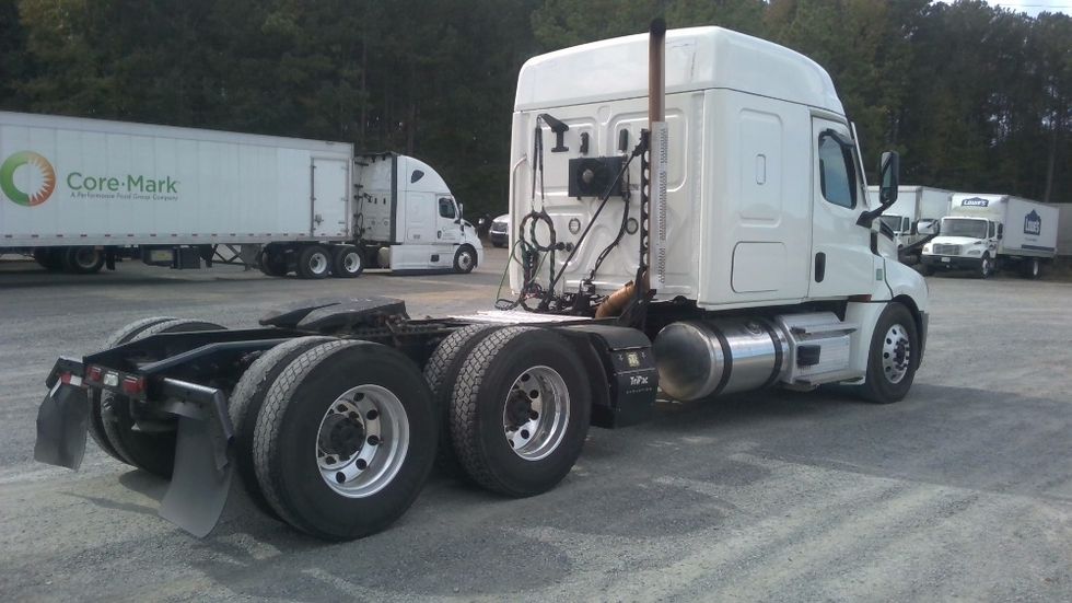 Sleeper Tractor-Heavy Duty Tractors-Freightliner-2021-T12664ST-Gadsden-AL-572,724\n\t\tmiles-$ 69,250 - Image 7