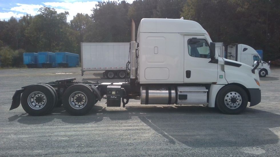 Sleeper Tractor-Heavy Duty Tractors-Freightliner-2021-T12664ST-Gadsden-AL-572,724\n\t\tmiles-$ 69,250 - Image 8