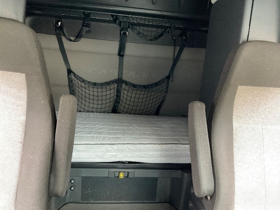 Sleeper Tractor-Heavy Duty Tractors-Freightliner-2021-T12664ST-Gainesville-GA-551,440\n\t\tmiles-$ 58,500 - Image 14