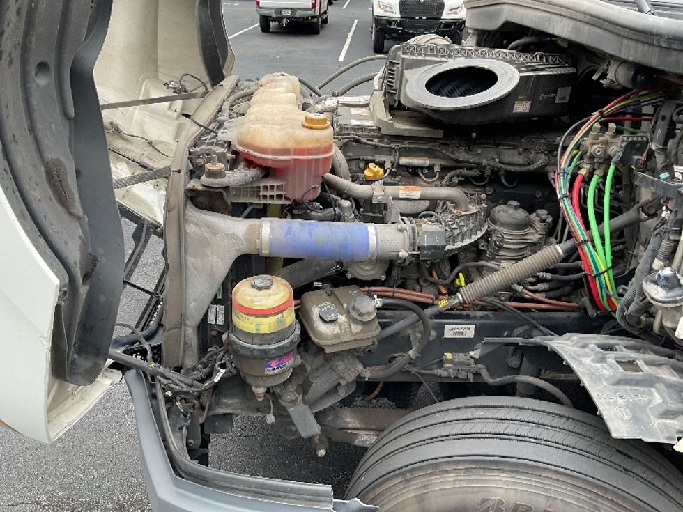 Sleeper Tractor-Heavy Duty Tractors-Freightliner-2021-T12664ST-Gainesville-GA-551,440\n\t\tmiles-$ 58,500 - Image 19