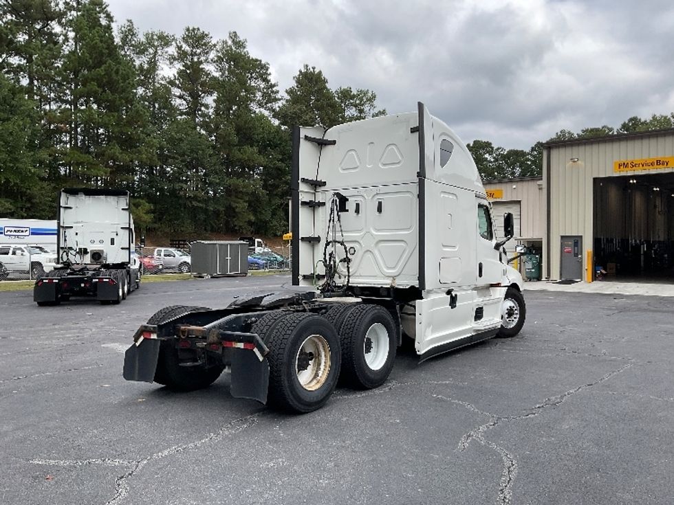 Sleeper Tractor-Heavy Duty Tractors-Freightliner-2021-T12664ST-Gainesville-GA-551,440\n\t\tmiles-$ 58,500 - Image 6
