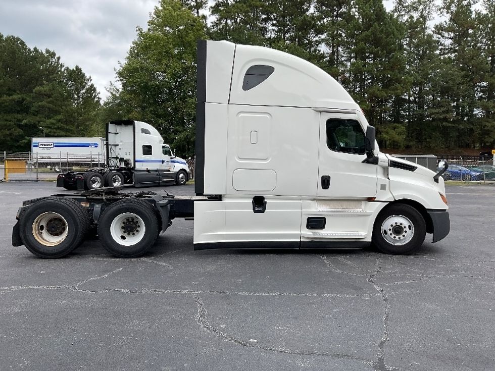 Sleeper Tractor-Heavy Duty Tractors-Freightliner-2021-T12664ST-Gainesville-GA-551,440\n\t\tmiles-$ 58,500 - Image 7