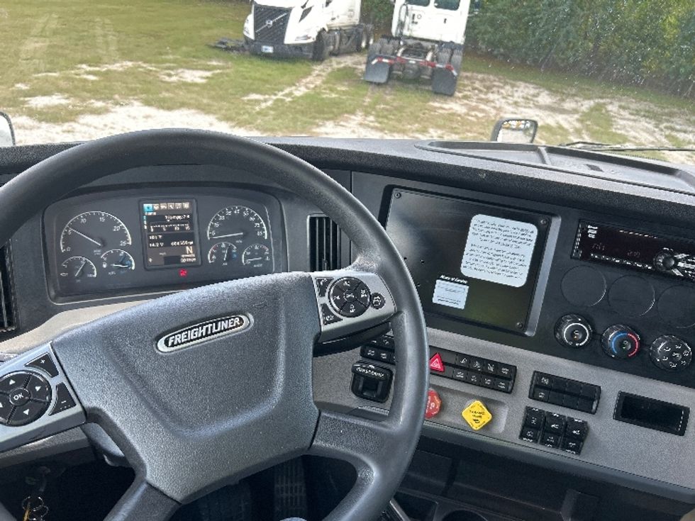 Sleeper Tractor-Heavy Duty Tractors-Freightliner-2021-T12664ST-Garden City-GA-604,560\n\t\tmiles-$ 55,750 - Image 11