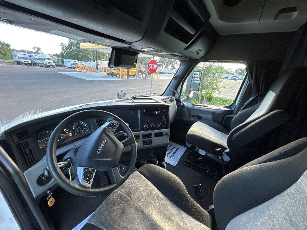 Sleeper Tractor-Heavy Duty Tractors-Freightliner-2021-T12664ST-Garden City-GA-624,798\n\t\tmiles-$ 55,750 - Image 10