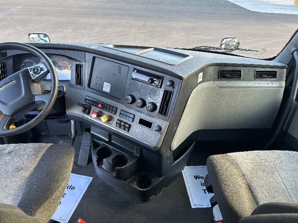 Sleeper Tractor-Heavy Duty Tractors-Freightliner-2021-T12664ST-Garden City-GA-624,798\n\t\tmiles-$ 55,750 - Image 12