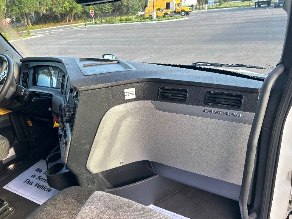 Sleeper Tractor-Heavy Duty Tractors-Freightliner-2021-T12664ST-Garden City-GA-624,798\n\t\tmiles-$ 55,750 - Image 14