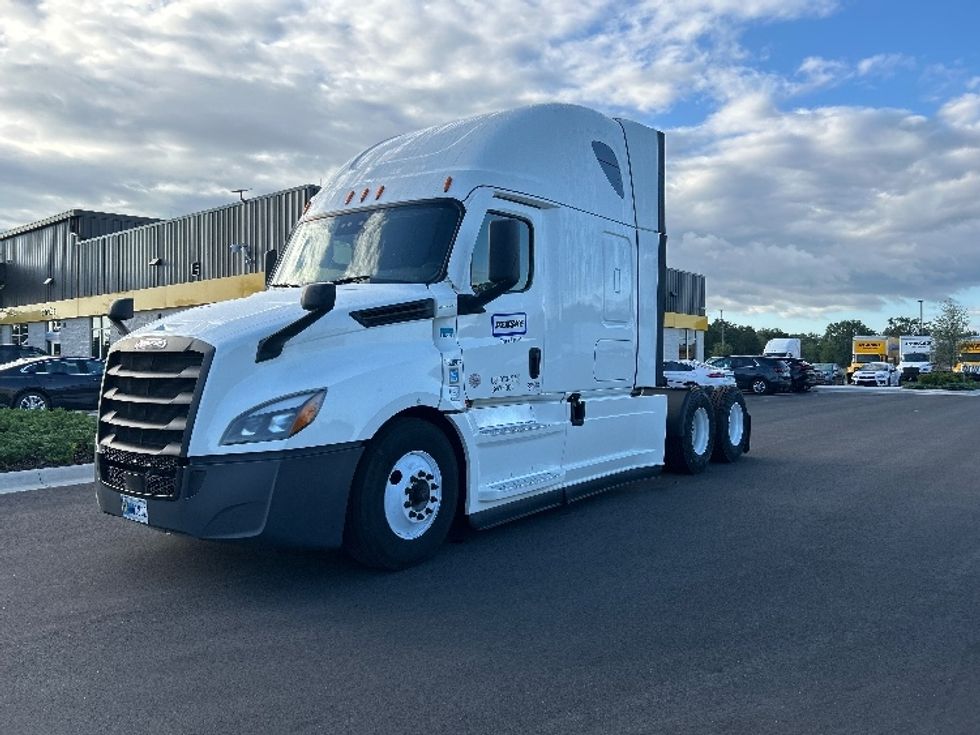 Sleeper Tractor-Heavy Duty Tractors-Freightliner-2021-T12664ST-Garden City-GA-624,798\n\t\tmiles-$ 55,750 - Image 3